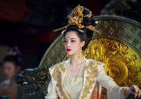 Võ Tắc Thiên bản mới bị chê bai dữ dội vì trang phục rẻ tiền, netizen đòi cấm sóng cả phim