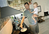 Người phụ nữ Việt kể chuyện lạ ở quốc gia hạnh phúc nhất thế giới: Vợ sinh con, đàn ông có 240 ngày thai sản, không muốn cũng phải nghỉ