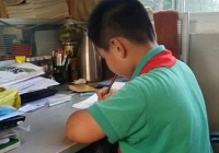 Học sinh tiểu học viết 1 đoạn văn ngắn, cô giáo đọc xong sợ toát mồ hôi: Tình huống này cô chưa bao giờ dám nghĩ tới!