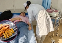 Nuốt nhầm xiên thịt nướng dài 13cm, chàng trai 28 tuổi đau bụng suốt 3 tháng, không thể đi lại
