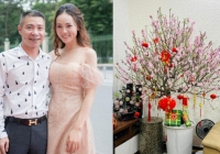 Vợ NSND Công Lý hé lộ góc nhỏ phòng khách đầy hoa tươi ngày cận Tết, bảo sao được khen là nàng dâu đảm đang