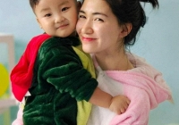 Hòa Minzy bình luận một câu dưới bài đăng, người hâm mộ lập tức khen lia lịa: 'Dạy con giỏi quá ạ'