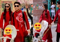 Thủ môn Bùi Tiến Dũng cùng vợ Tây diện áo dài xuống phố, thần thái cực ngầu như đi trên sàn catwalk