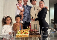 Ronaldo đăng ảnh khoe sinh nhật lần thứ 39, fan ngỡ ngàng trước chiều cao khó tin của cậu con trai cả