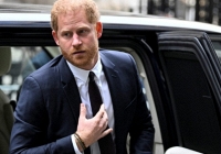 Harry về thăm cha nhưng không ở trong dinh thự hoàng gia mà thuê khách sạn tư, cựu quản gia tiết lộ lý do thực sự phía sau