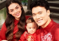 Bùi Tiến Dũng hoá người mẫu diện áo dài chụp ảnh tết cùng vợ mẫu tây và con trai