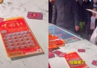 Thẻ cào trúng thưởng bị nhân viên xé nát trước mặt, người phụ nữ tức mình đi kiện: 'Lộc đến còn bị kẻ xấu cản lại'