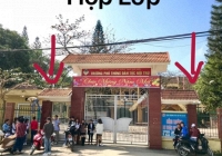Bức ảnh tái hiện trung bình khung cảnh họp lớp hiện tại, đúng chuẩn 'lớp mình - lớp người ta'