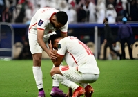 Cầu thủ Jordan đổ gục tiếc nuối khi lỡ chức vô địch Asian Cup, vẫn có hành động cực đẹp với nhà vô địch