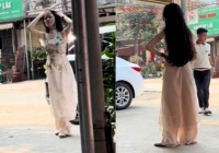 Quang Hải lái Mercedes đưa Chu Thanh Huyền về ăn tết nhà ngoại, tác phong và vóc dáng qua 'cam thường' khác biệt với ảnh tự đăng