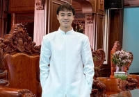 Văn Toàn khai bút đầu năm chốt câu xanh rờn: “Cuối năm lấy vợ” 