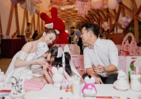 Nhã Phương đăng khoảnh khắc ngọt bên gia đình, lần hiếm hoi để lộ dung mạo con trai