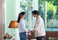 Tặng quà cho tôi, chồng sắp cưới còn 'đính kèm' lời nhắn nhủ khiến tôi chưng hửng và hụt hẫng