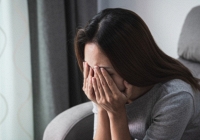 Bị chồng lấy trộm tiền thai sản, tôi gọi điện báo cho mẹ chồng nhưng câu trả lời của bà khiến tôi thêm tuyệt vọng