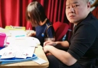 Cười 'té ghế': Phụ huynh có bằng Thạc sĩ 'ra tay' dạy con học, điểm số không những không cải thiện mà còn tụt lùi