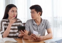 Nhiều lần anh trai tôi phải kêu than vì sở thích của chị dâu, tôi cũng 'bó tay' không biết khuyên thế nào