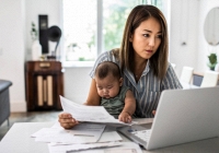 Tâm sự của bà mẹ có con nhỏ đi làm được ngàn vạn người đồng cảm: 'Đừng vội phán xét khi tôi đứng dậy ra về từ 5h chiều'