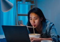 Thương mại điện tử tạo nên 1 thế hệ “thợ săn sale”: Thức đêm canh giảm giá, cảm thấy thua cuộc nếu mua nhầm “deal lởm”