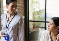 Bị đồng nghiệp chơi xấu ngay phút chót, tôi vẫn phải tươi cười tuy trong lòng cay cú muốn trả đũa