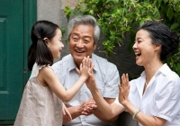 Con cái lớn lên thành công, hiếu thảo, cha mẹ về già thảnh thơi, ít đau khổ, tất cả ẩn chứa trong 4 quy luật tâm lý này