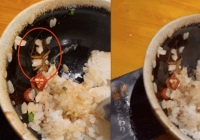 Bát cơm trộn 'tiểu cường' trong một nhà hàng ở quận 1 khiến 2 mẹ con 'điếng người': Phục vụ xin lỗi nhưng người có trách nhiệm lại im re