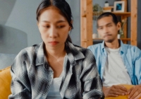 Ngày mẹ về quê, tôi muốn biếu bà 500 triệu nhưng chồng nói một câu khiến tôi đau thắt ruột