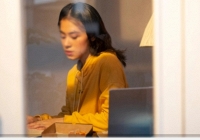 Vừa nghe con gái kêu than vài câu, bố mẹ chồng tôi đã vội rút hết tiền dưỡng già cho luôn
