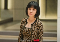 Vì sao 'bà cô điên' trong Queen Of Tears lại được netizen đánh giá là người tỉnh táo nhất nhà tài phiệt? 