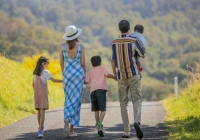 Tăng Thanh Hà khoe khoảnh khắc nhà 5 người: Gia đình hào môn nhưng cực đơn giản và ấm áp