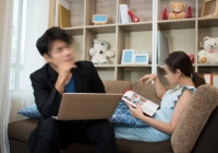 Cho chồng ngủ riêng, mới được hai tuần, tôi đã phát hiện ra một chuyện sốc óc