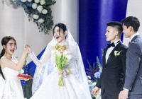 Hé lộ mối quan hệ của Chu Thanh Huyền và chị dâu Quang Hải qua khoảnh khắc trao quà cưới