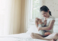 Mới sinh con mà tôi phải ăn mì tôm cho qua cơn đói, mất sữa, con khóc thì bị chồng mắng một câu đau điếng