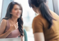 Đêm tân hôn, sắp đến giờ tắt đèn thì chị chồng gõ cửa, trao trả chiếc hộp nữ trang khiến tôi mừng khôn xiết