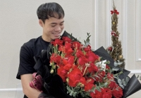  Văn Toàn úp mở chuyện có người yêu, dân tình đoán là cô ca sĩ nọ nhưng sự thật phía sau chẳng thể ngờ