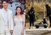 HOT: Tóm dính Son Ye Jin - Hyun Bin đưa quý tử ra ngoài chơi, điểm thay đổi này của bé gây sốt