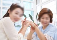 Tưởng đi du lịch cùng mẹ chồng sẽ gắn kết thêm tình cảm, tôi không ngờ lại chuốc lấy khổ cho mình