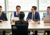 Sếp nữ hỏi 'Tôi và vợ cậu, ai xinh hơn?', nam ứng viên EQ cao trả lời khiến HR cười tủm tỉm và tuyển luôn