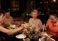  Anh em tôi bàng hoàng khi bố mẹ tuyên bố sẽ để hết tài sản cho hàng xóm