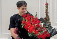 Văn Toàn úp mở chuyện thành đôi với cô nàng váy đỏ bị ông Park Hang-seo vào dìm không thương tiếc