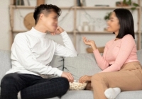 Vợ tôi lúc nào cũng 'nội ngoại như nhau' nhưng thực tế khinh nhà tôi ra mặt