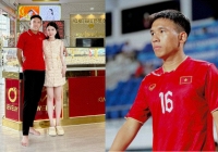 Sao U23 Việt Nam cưa đổ cô chủ tiệm vàng: Mối tình năm 17 tuổi giờ nổi tiếng vẫn trách nhiệm, tình cảm