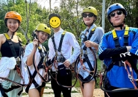 Hội bạn thân mới Vbiz tụ họp đón lễ, 1 sao nam bị soi giữa nghi vấn hẹn hò CEO