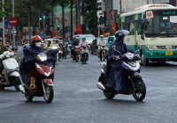 Sáng nay mưa rào xuất hiện ở TP.HCM: Có “giải nhiệt” nhưng không đáng kể