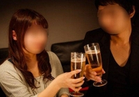 Gặp lại sếp cũ ở quán nhậu, sau một đêm, tôi đổi vận nhờ mảnh giấy nhỏ rơi ra từ túi xách