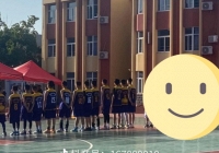 Bức ảnh chụp bóng lưng của học sinh 2 trường tiểu học khiến cả cõi mạng rần rần, bộ gen quan trọng đến thế sao?