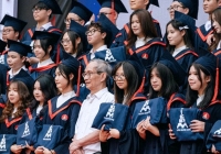 Dàn nam thanh nữ tú Marie Curie bịn rịn chia tay trong lễ bế giảng cuối cùng của đời học sinh