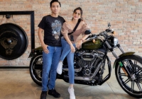 Sau drama đòi nợ của Khánh Thi, Phan Hiển dính tin đồn bán mô tô tiền tỷ được vợ tặng