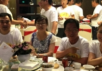 Đi họp lớp, lớp trưởng hỏi lương tôi bao nhiêu, tôi nói 70 triệu/tháng: Về nhà phát hiện bị 5 người trong lớp block