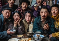 Về quê ăn cưới, bị họ hàng quây lại xỉa xói, tôi lập tức phản công 'chiến' với từng người một trên mâm cơm khiến tất cả nín họng