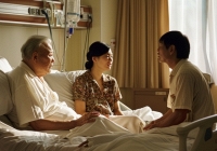 Bố tôi lương hưu 9 triệu/tháng nhưng vẫn không đủ tiêu, đến ngày ông nằm viện chúng tôi “phát điên” khi biết nguyên nhân thực sự